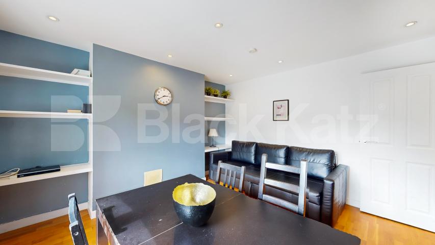 Refurbished Refurbished Two Bedroom Flat in Elegant Period Conversion Rochester Road, Camden